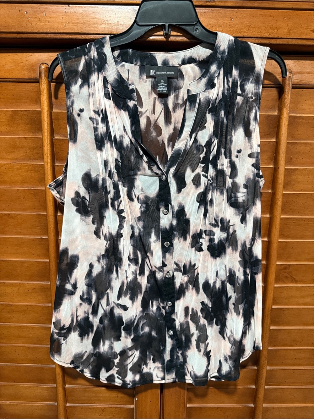 INC International Concepts Black & White Watercolor Button-Front Sleeveless Top